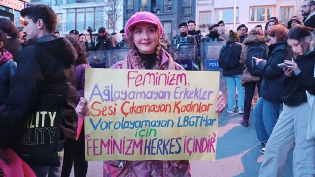 Taksim'e çıkan her sokakta barikat var