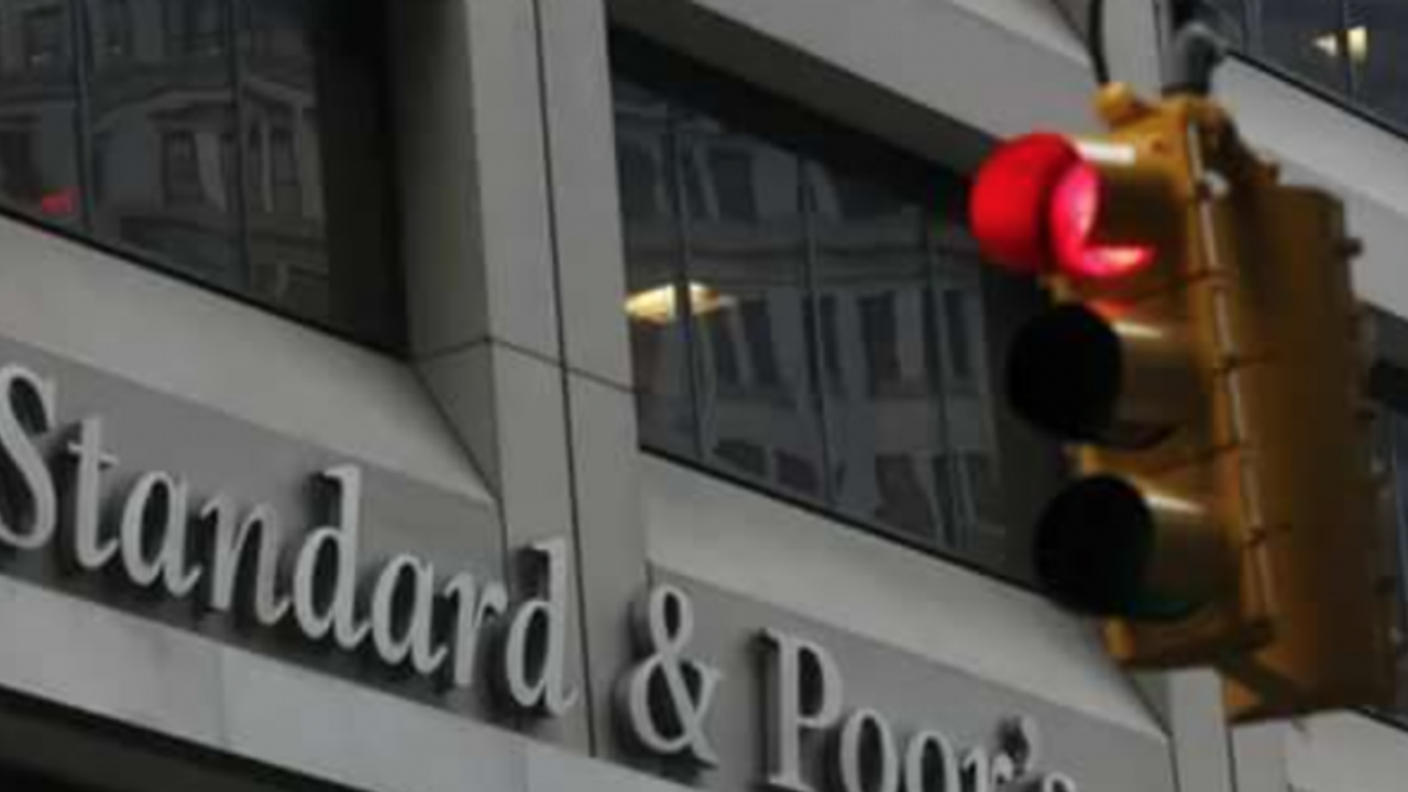 S&P, Türkiye'nin kredi notunu negatife çevirdi