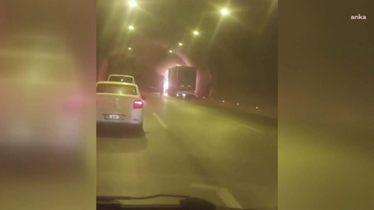 İzmir'deki Bayraklı Tünelleri'nde TIR yandı