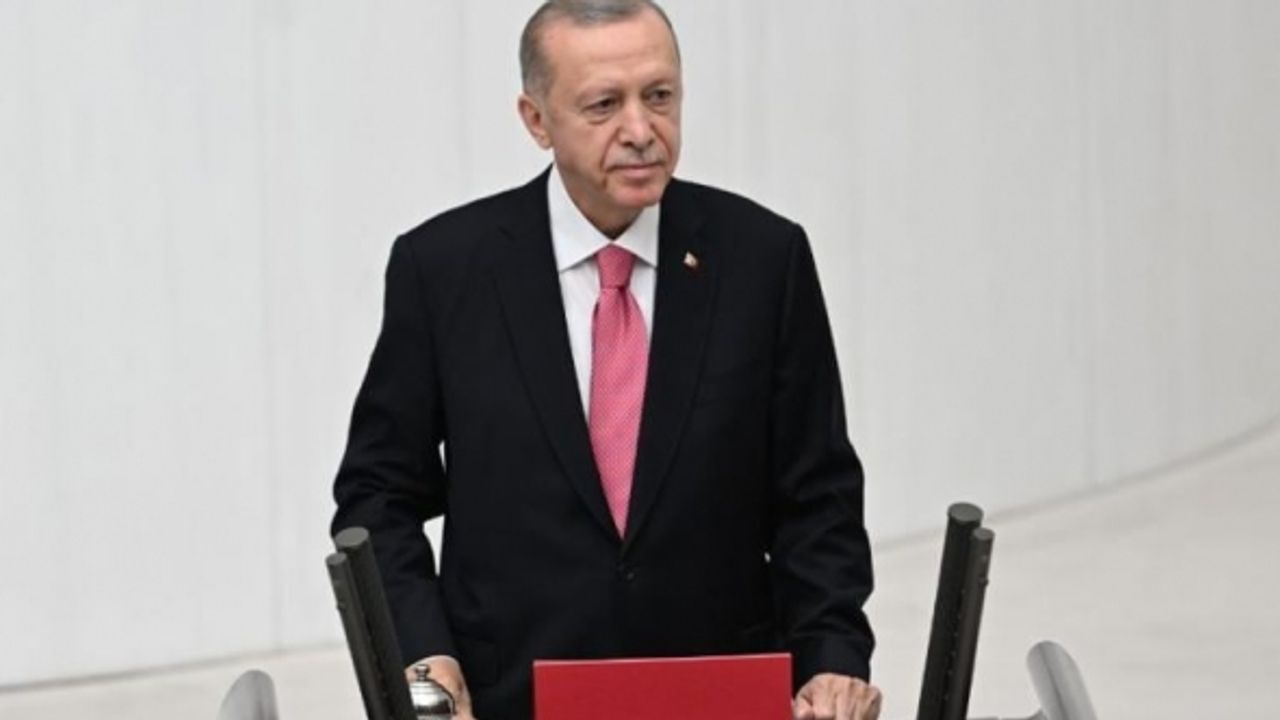 Erdoğan Meclis'te yemin ederek resmen göreve başladı