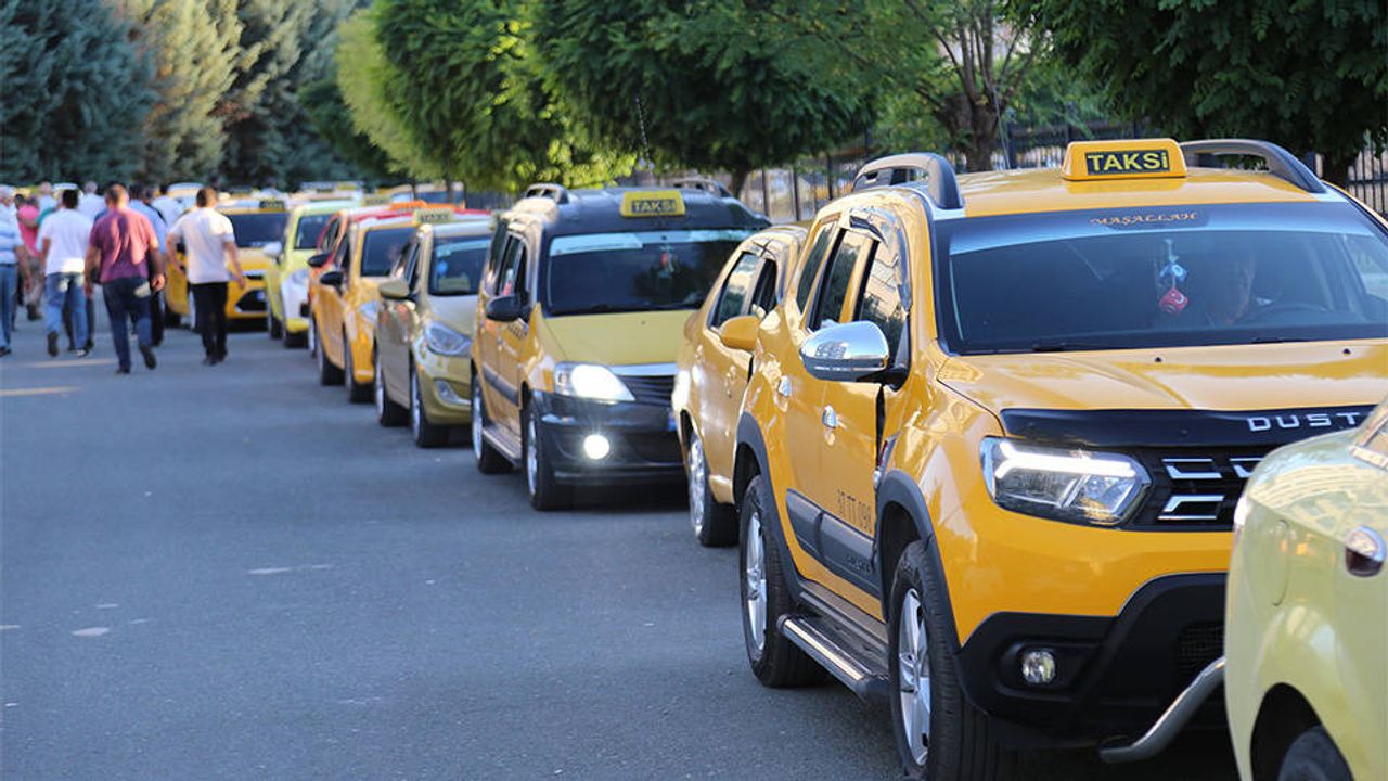İstanbul'da taksicilerden taksimetre ücretine yüzde 100 zam talebi