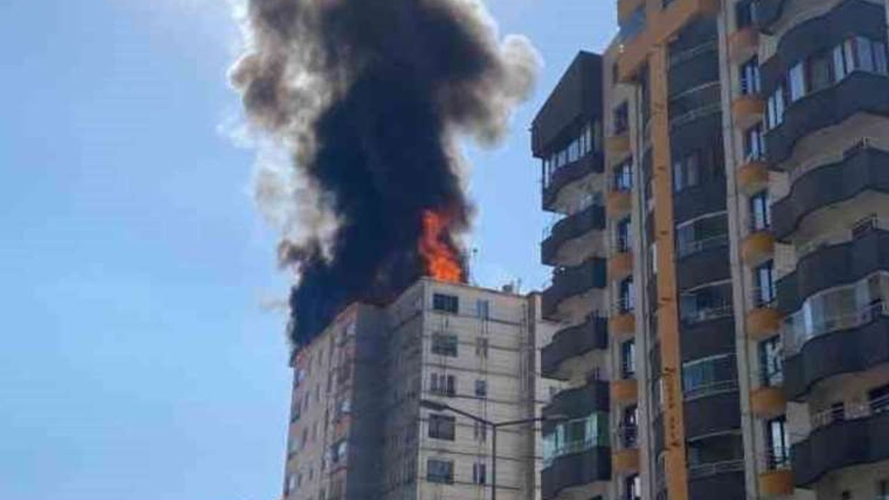Kayseri'de 13 katlı binada yangın