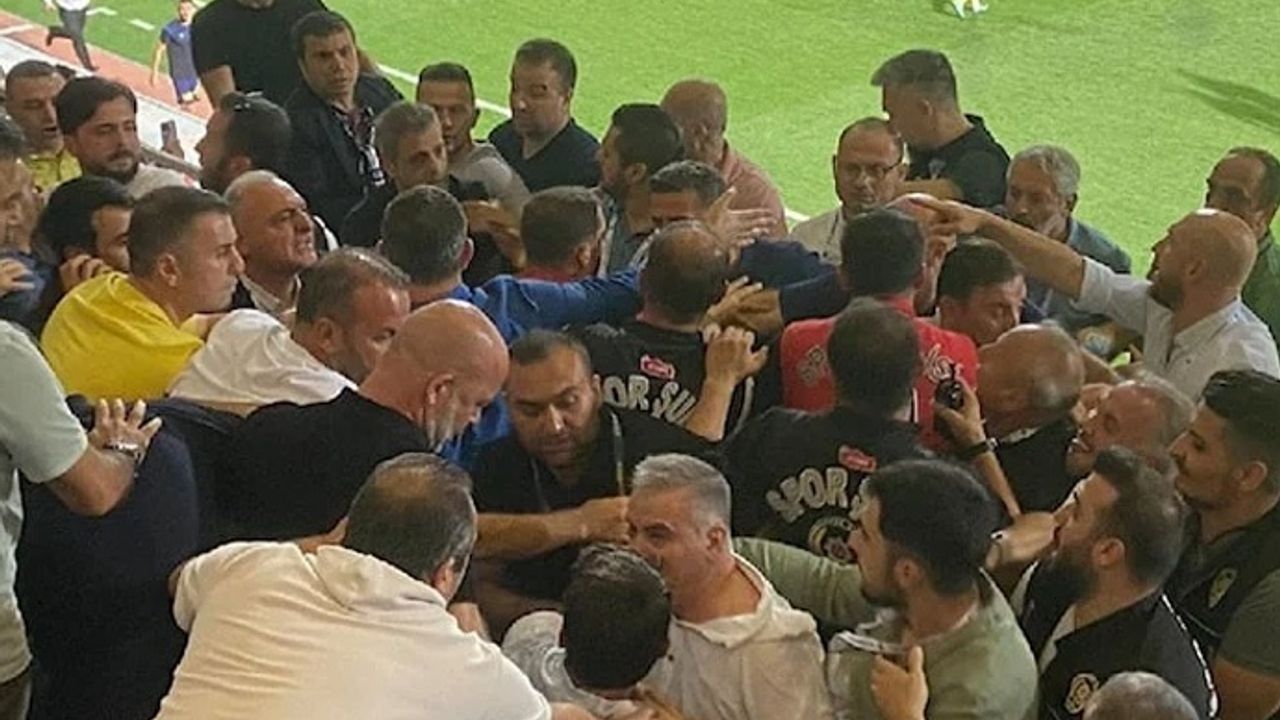 Ankaragücü-Kasımpaşa maçında yumruklu kavga