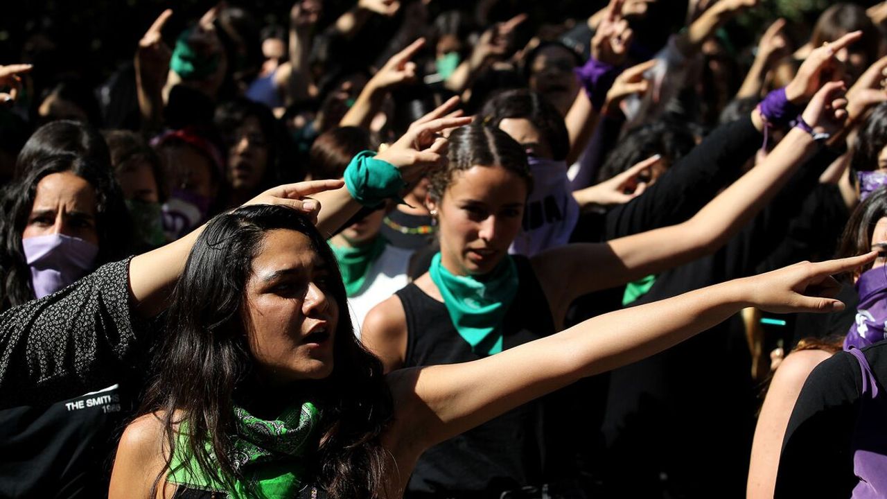 Meksika'da kadına yönelik şiddeti teşvik eden şarkılar yasaklandı