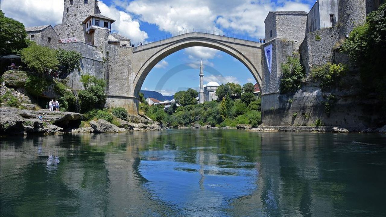 Mostar köprüsü neredir... Mostar köprüsünü kim yapmıştır ?
