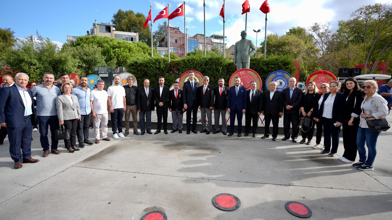 Kartal'da Gaziler Günü'nde dolayısı ile Atatürk Anıtı’na çelenk sunuldu