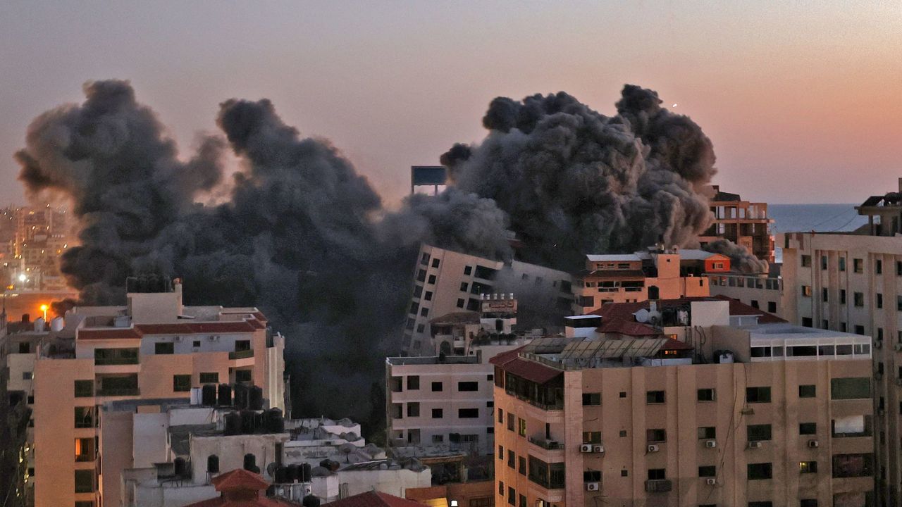 Gazze'deki İsrail katliamlarında can kaybı 15 bini aştı