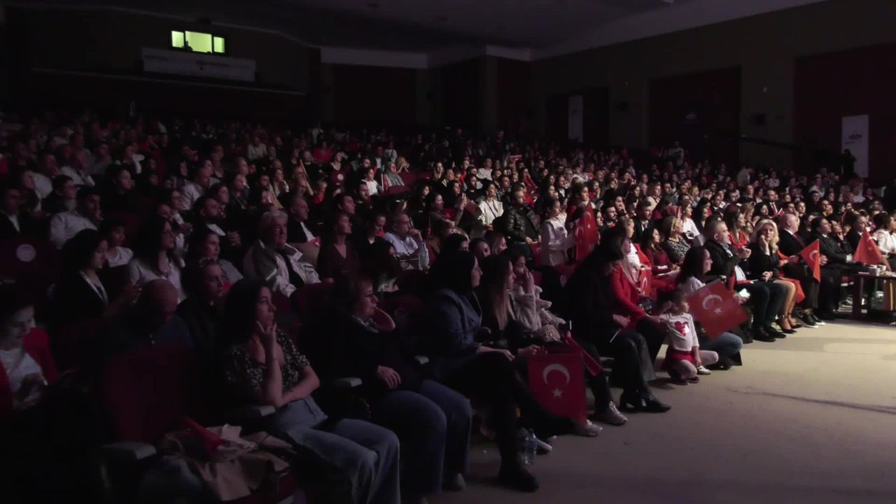 Öğrenciler, 29 Ekim’i yapay zekayla hazırladıkları müzikalle kutladılar