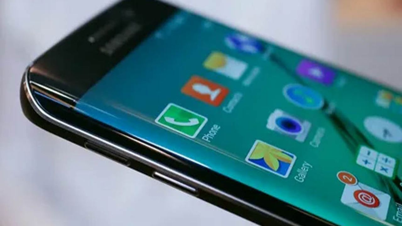 Galaxy S26 Edge  rafa mı kalkıyor?