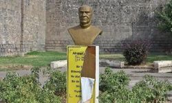 Ahmet Arif büstüne çirkin saldırı