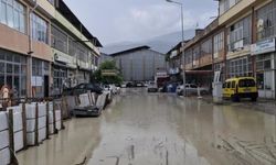Karabük'te yağmur nedeniyle dükkân ve evleri su bastı