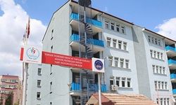 Kız öğrenci yurdunda 'ahlak bekçiliği': Erkeklerle yurt etrafında vedalaşmayın