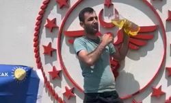 SMA’lı bebeğin babası Sağlık Bakanlığı önünde kendini yakmaya çalıştı