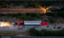 Terk edilmiş bir kamyonda 42 göçmen ölü bulundu