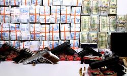 Tüm detaylarıyla 'Demir Yumruk' operasyonu: 4 kamyon dolusu belge, 310 gözaltı ve 1 özel jet