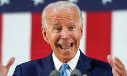Biden gaf konusunda Trump'ı aratmıyor: Kendisine yazılan notu da okudu