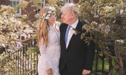 Boris Johnson bu kez  görkemli düğün töreni  ile gündemde