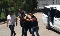 Boşanma aşamasındaki eşini bıçakladı, canlı yayın yaptı