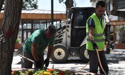 Güre'de yeni köy meydanı renkleniyor