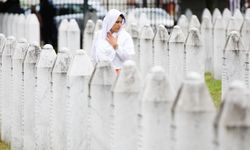 Hollanda'dan 27 yıl sonra Srebrenitsa özrü