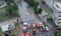 İstanbul'da fabrika sular altında kaldı, dört işçi mahsur 