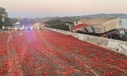 150 binden fazla domates yola döküldü: Zincirleme kaza yaşandı