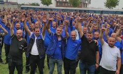 Düşük ücretlere ve kötü çalışma koşullarına karşı çıkan işçiler, kendilerini fabrikaya kapattı