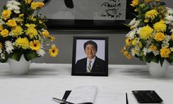 Abe'nin cenazesi  Japon toplumunu böldü: Bir yanda yas bir yanda protesto...