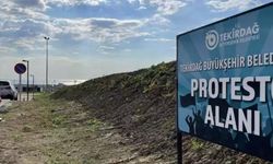 Başkan işçilerle alay eder gibi belediye önüne protesto alanı kurdurttu