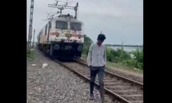 Instagram için raylarda video çeken gence tren çarptı