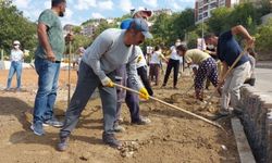 Komünist başkan, halkla birlikte 40 günlük işi bir haftada bitirdi: Yaşasın dayanışma!