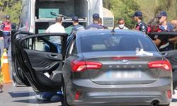 Seyyar dövizci otomobilinde boğazı kesilmiş halde ölü olarak  bulundu