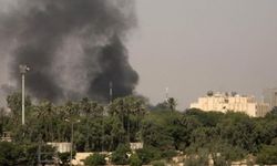 Irak'ta cumhurbaşkanlığı seçimi öncesinde meclisin bulunduğu bölgeye roket saldırısı