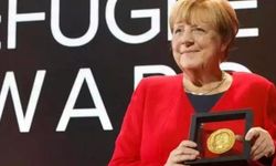 Mülteci ödülü alan Merkel'den Türkiye'ye övgüler