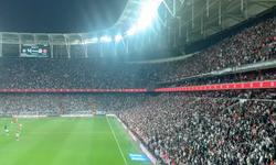 Yayıncı kuruluş sesi kıstı ama tribünler inledi: Yaşa Mustafa Kemal Paşa yaşa!