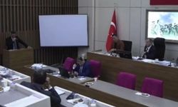 AKP'li meclis üyesi kürsüde ağladı: Hakaret etmesin