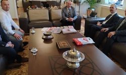 Gericilerden Tunç Soyer'e Saidi Nursi'li ziyaret: 'İyi ki varsınız'