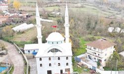 Camide bir kadınla beraberken eşi tarafından basılan imama soruşturma
