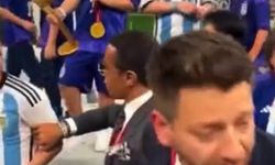 Messi'nin koluna girip fotoğraf çektirmeye çalışan Nusret rezil oldu