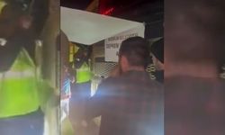 Belediye afişini çıkarıp zorla Valilik afişini taktılar