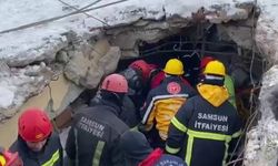 Küçük Berat, 55 saat sonra enkazdan elinde tuttuğu muhabbet kuşuyla çıkarıldı