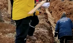 425 kimliği belirsiz deprem kurbanının mezarı açıldı