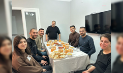 CHP'li gençler depremzede yurttaşların iftar sofrasına misafir oldu