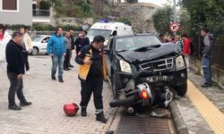 Muğla'da kamyonetle çarpışan motosikletteki ikiz kardeşler ölümden döndü