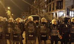 Taksim'de basını uzaklaştırıp gözaltılara başladılar