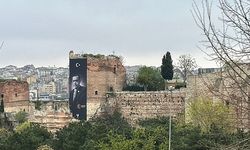 Erdoğan'ın sura asılan pankartı kaldırıldı
