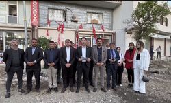Kayyum belediye CHP’nin seçim bürosu önünde yol çalışması başlattı