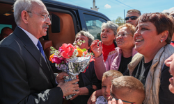 Kılıçdaroğlu Bulgaristan'da çiçeklerle karşılandı