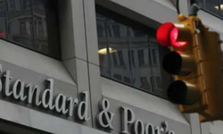 S&P, Türkiye'nin kredi notunu negatife çevirdi