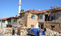 Ankara'daki fırtınada cami minaresi yıkıldı